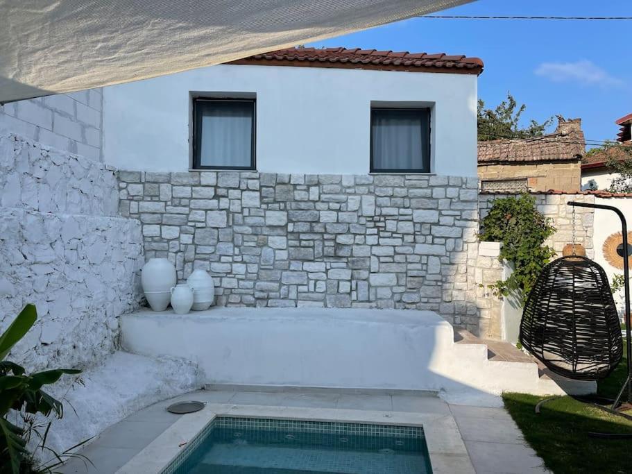 Villa Oezel Havuzlu Kiralik Tas Kuşadası